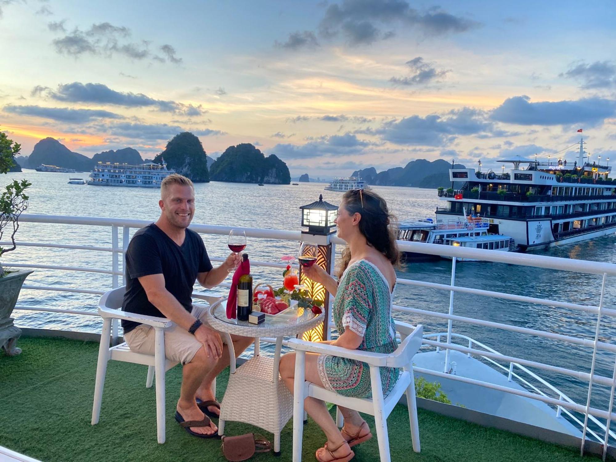 Halong Sapphire Cruises Hotell Ha Long Exteriör bild