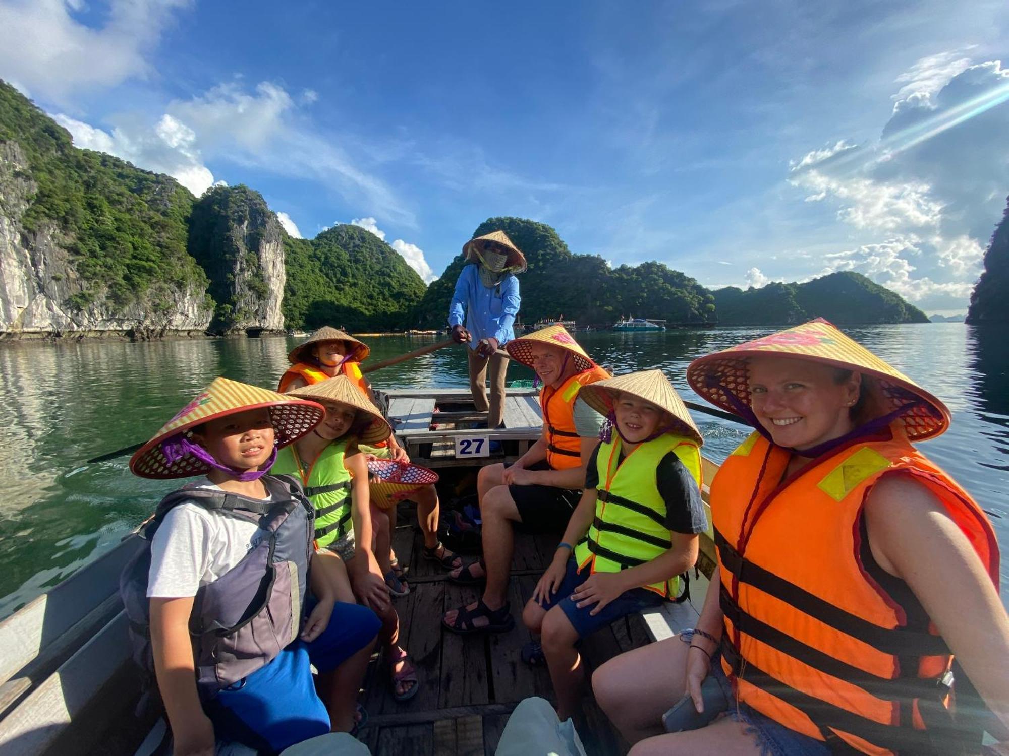 Halong Sapphire Cruises Hotell Ha Long Exteriör bild