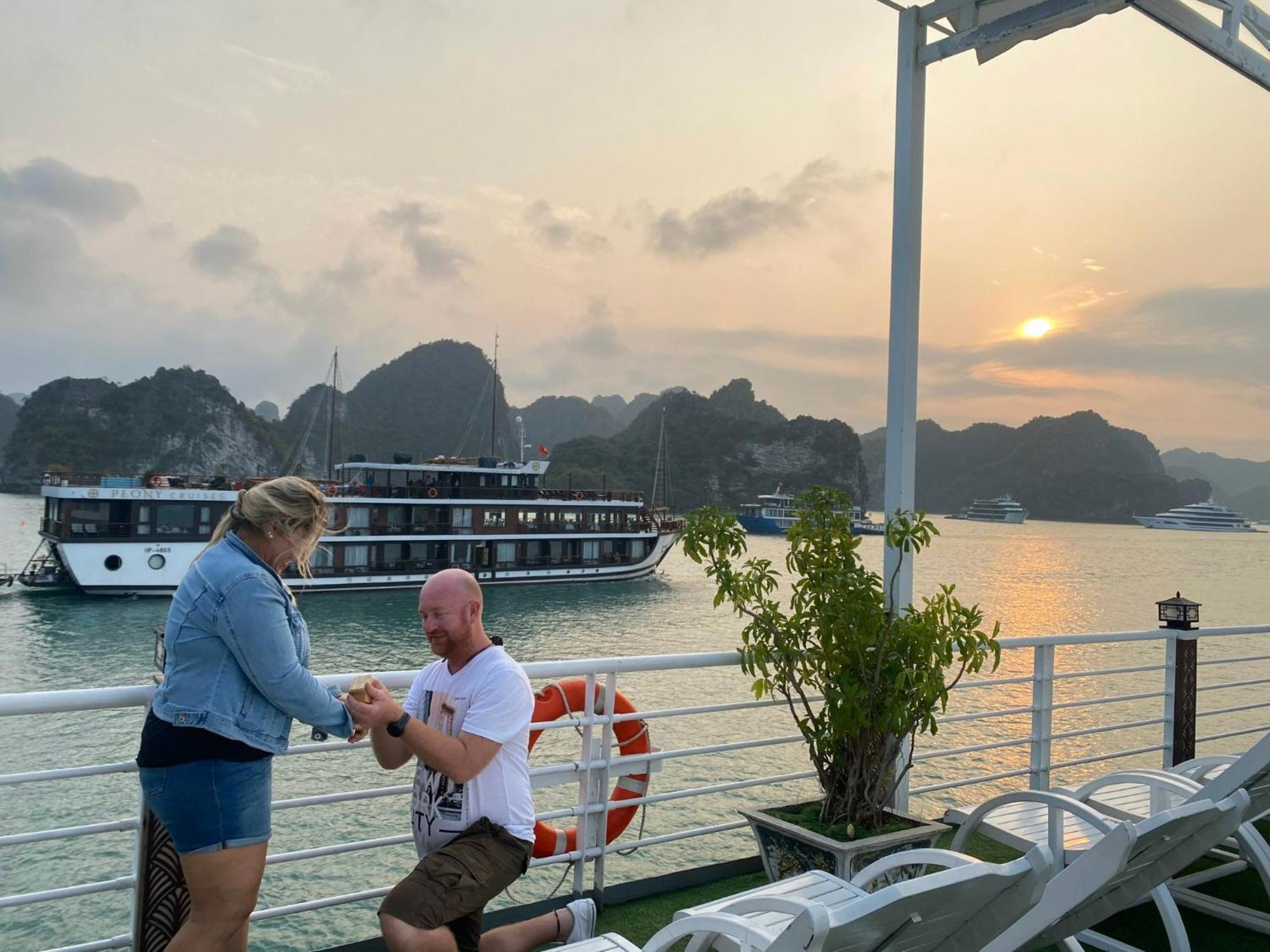 Halong Sapphire Cruises Hotell Ha Long Exteriör bild