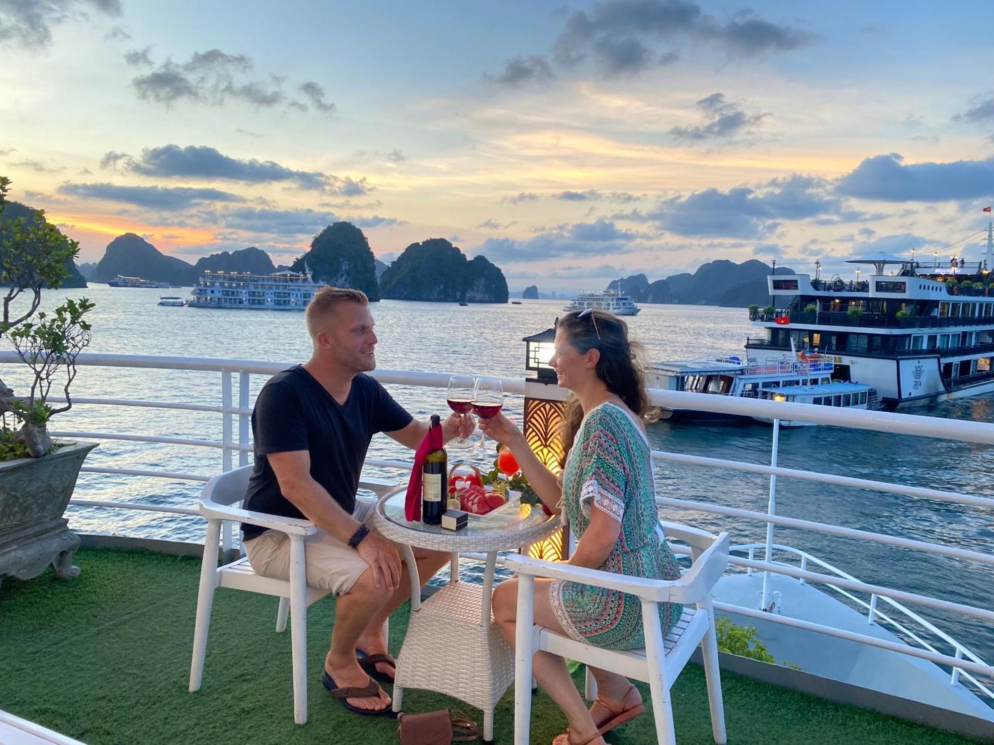 Halong Sapphire Cruises Hotell Ha Long Exteriör bild