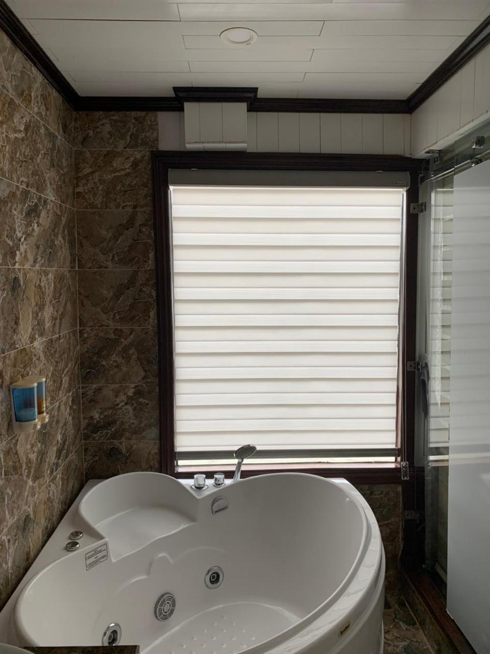 Halong Sapphire Cruises Hotell Ha Long Exteriör bild