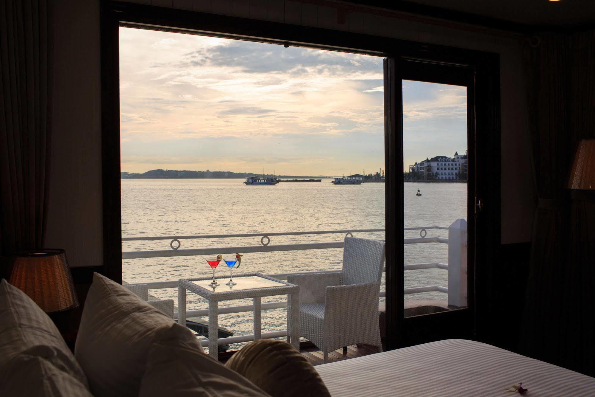 Halong Sapphire Cruises Hotell Ha Long Exteriör bild